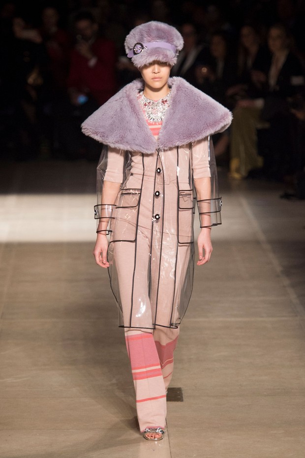 Miu Miu’s Mauve Madness; Moncler’s Canadian Fall - Vogue | en