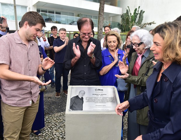 Inauguração da placa em homenagem a Gilberto Braga no Rio (Foto: Marcelo Sá Barretto/AgNews)