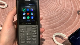 Following the unbreakable line, there is the Nokia 800 Tough 2019. The cell phone has military certification and promises to resist water, dust, impacts and extreme temperatures.  Photo – Anna Kellen Bull/TechTudo