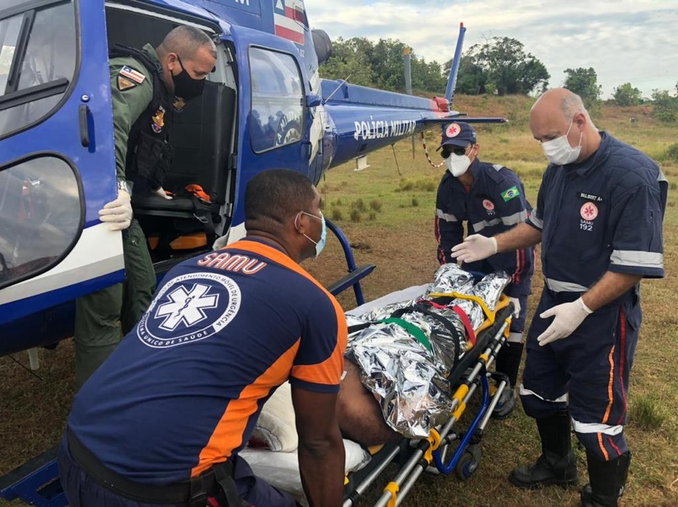 Ataque com facão deixa feridos em Mar Grande, na BA; homem foi imobilizado por tiros disparados por PM — Foto: Divulgação/GRAER