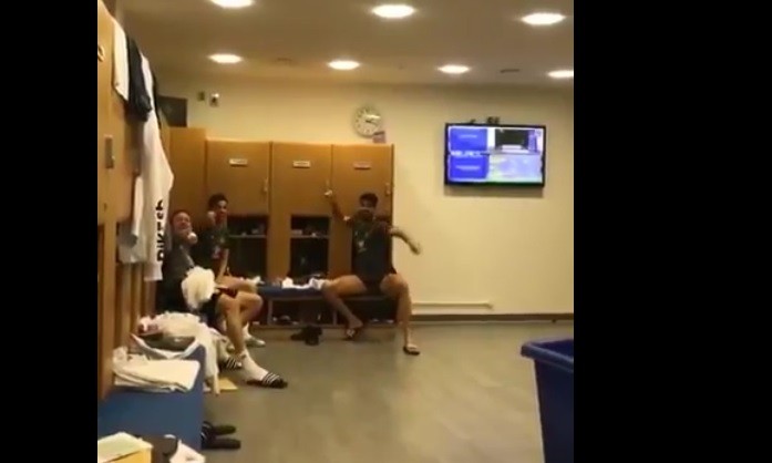 Diego Costa em vídeo no vestiário do Chelsea (Foto: reprodução )