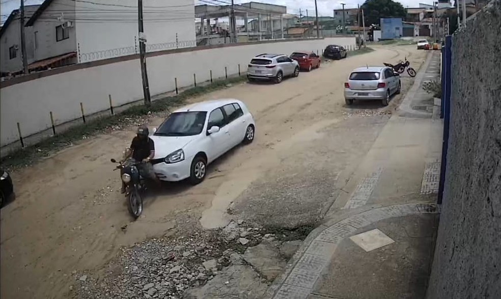 Pedreiro foi morto por motorista no bairro de Neópolis. — Foto: Inter TV Cabugi/Reprodução