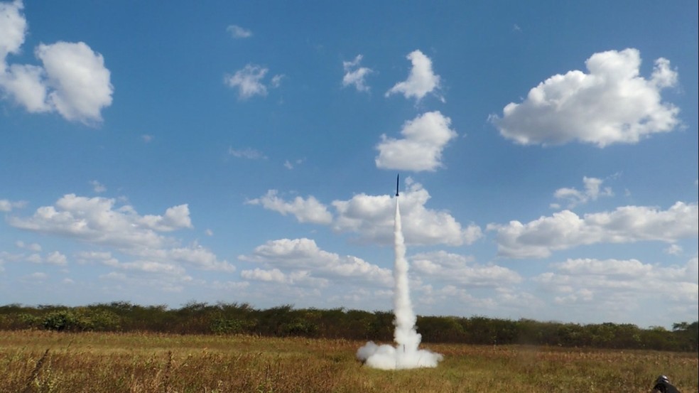 Grupo já realizou quatro testes antes da criação do foguete Hermes-1, que compõe a Missão Dragão do Mar.  — Foto: GDAe