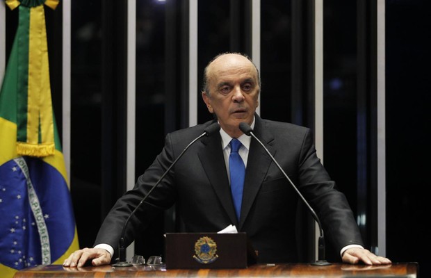 O senador José Serra (PSDB-SP) citou Dante Alighieri em seu discurso, antes de apoiar o impeachment de Dilma (Foto: Beto Barata/Agência Senado)