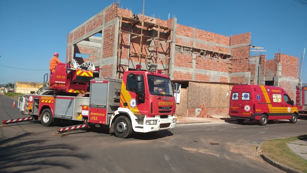 Acidente de trabalho aconteceu durante construção do novo prédio da OAB, em Araguaína — Foto: Divulgação/Corpo de Bombeiros