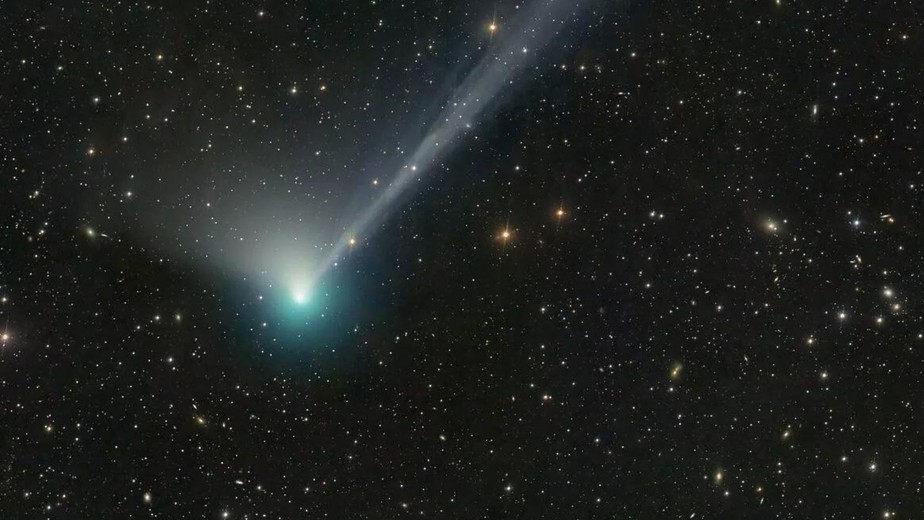 Cometa 2022 E3 (ZTF) visto através de um telescópio; o registro foi feito pelo astrofotógrafo Dan Bartlett em 24 de dezembro de 2022