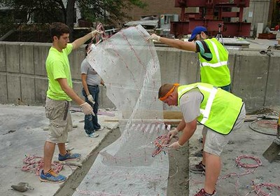 Concreto sendo testado (Foto:  Universidade de Wisconsin-Milwaukee/Divulgação)