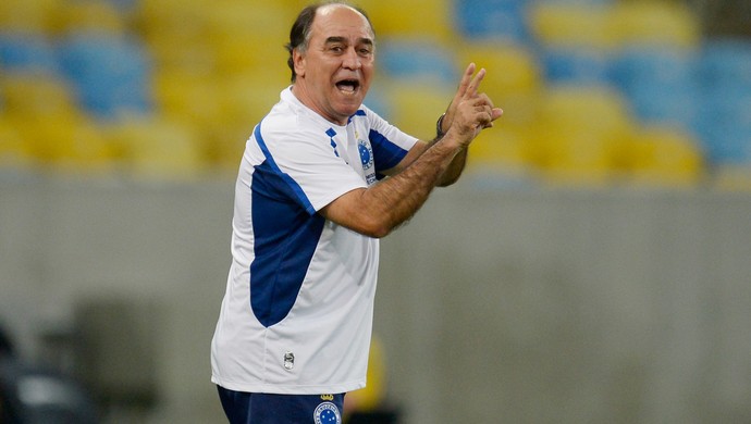 Líder Cruzeiro é a equipe que  menos sofre faltas neste Brasileirão