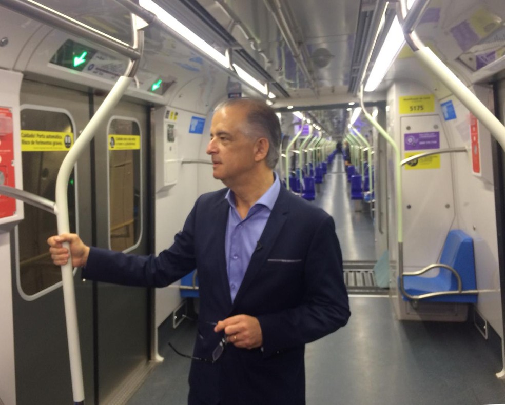 Governador andou de trêm e visitou novas estações da Linha 5-Lilás — Foto: Bruna Vieira/TV Globo