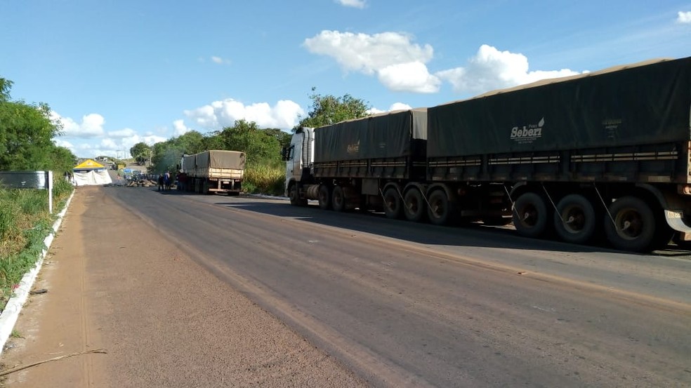 Caminhoneiros estão parados em rodovias federais e estaduais (Foto: João Mendonça/Arquivo Pessoal)