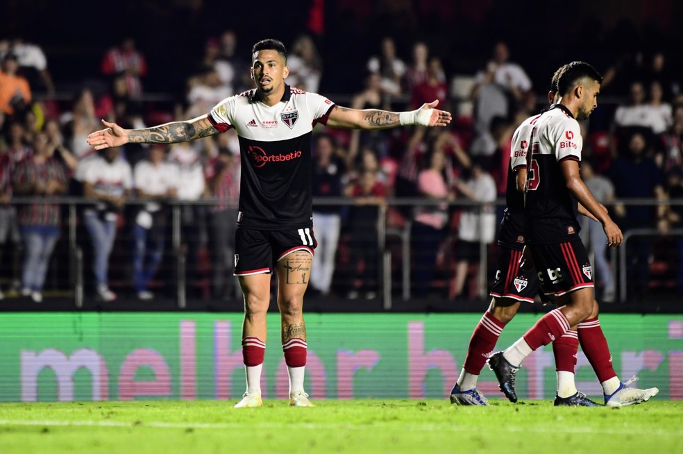 Luciano em São Paulo x Coritiba — Foto: Marcos Ribolli