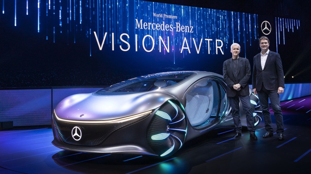 James Cameron, diretor de 'Avatar', participou de lançamento do Mercedes-Benz Vision AVTR — Foto: Divulgação