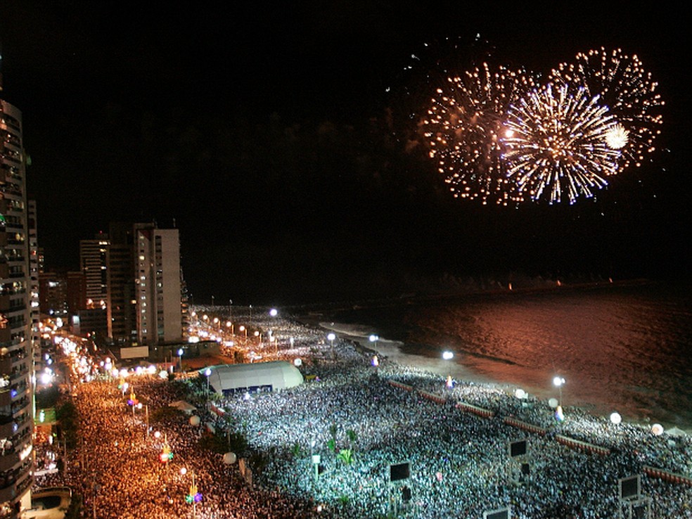 Festa de réveillon em Fortaleza. — Foto: Alex Costa/Agência Diário