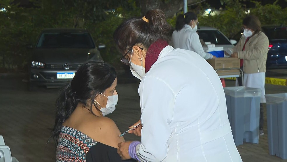 Vacinação em UBS de Taguatinga, no DF, foi antecipada — Foto: TV Globo/Reprodução