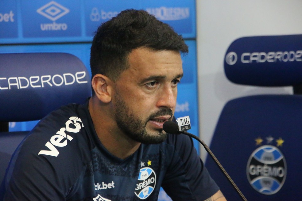 Edilson garante que pode jogar 90 minutos após evitar nova contusão durante a semana