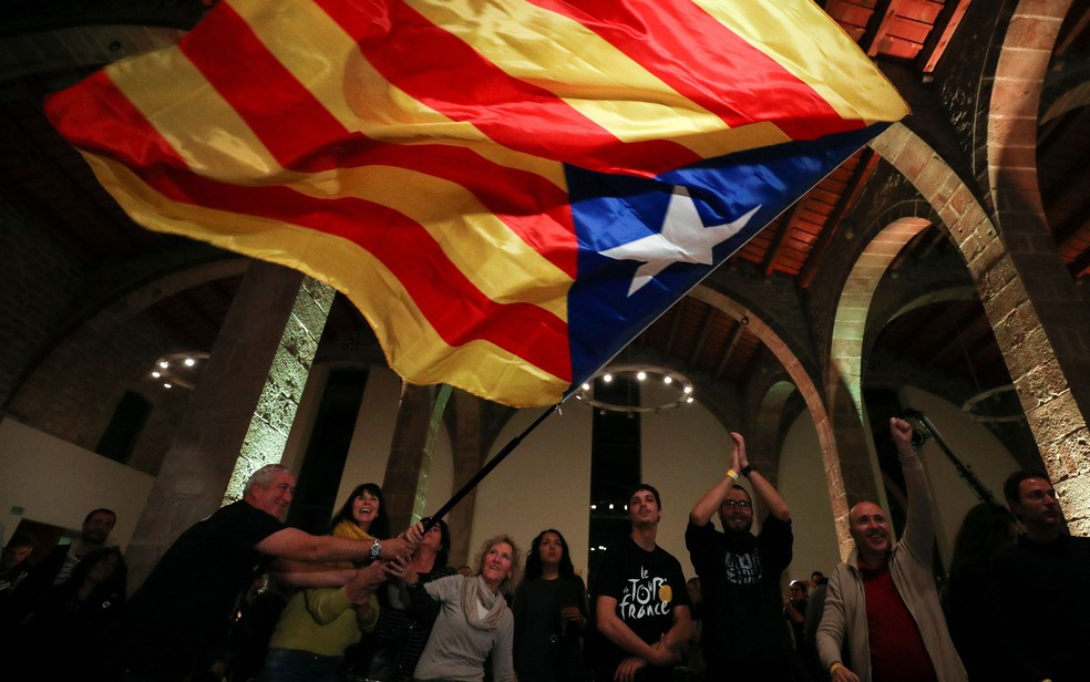 Cenário ainda é turbulento na Catalunha (Foto: Reuters/Albert Gea)