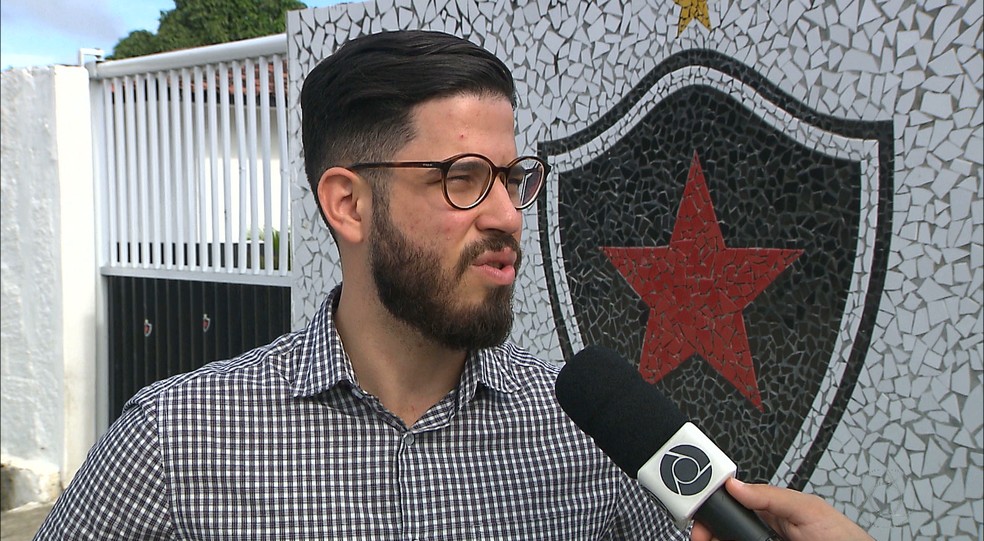Diretor executivo Botafogo-PB, Francisco Sales garantiu que o clube vai esperar o exame da contraprova para decidir o que fazer com o contrato de Adalberto (Foto: ReproduÃ§Ã£o / TV Cabo Branco)