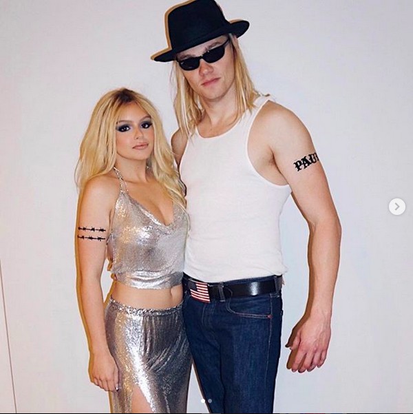 A atriz Ariel Winter fantasiada de Pamela Anderson com o namorado (Foto: Instagram)