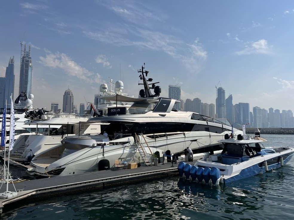 Viktoriia, da Tecnomar, também esteve em exposição no Dubai Boat Show  — Foto: Lisa Fleisher | Bloomberg
