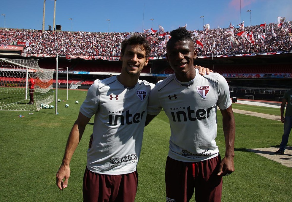 Rodrigo Caio e Arboleda: dupla de zaga elogiada em 2017 (Foto: Rubens Chiri / saopaulofc.net)