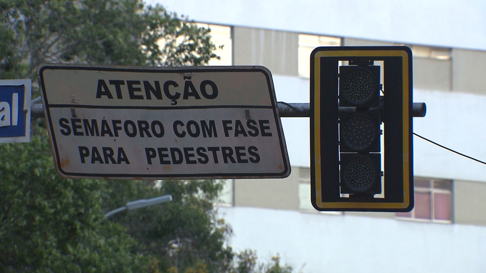Em Campina Grande, semáforos ficaram desligados após apagão no Nordeste (Foto: Reprodução/TV Paraíba)