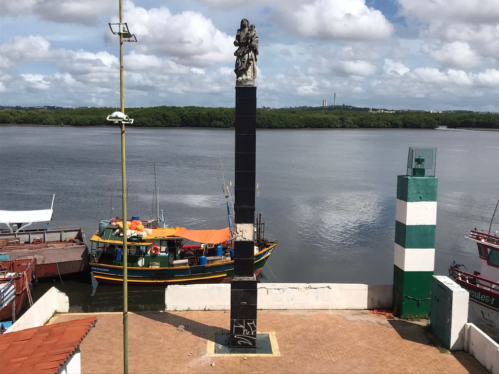 Parte da estátua de Nossa Senhora da Apresentação na Pedra do Rosário caiu durante a madrugada.  — Foto: Geraldo Jerônimo/Inter TV Cabugi