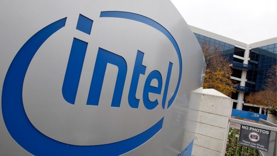 Intel reverte lucro e tem prejuízo de US$ 700 milhões no 4º tri
