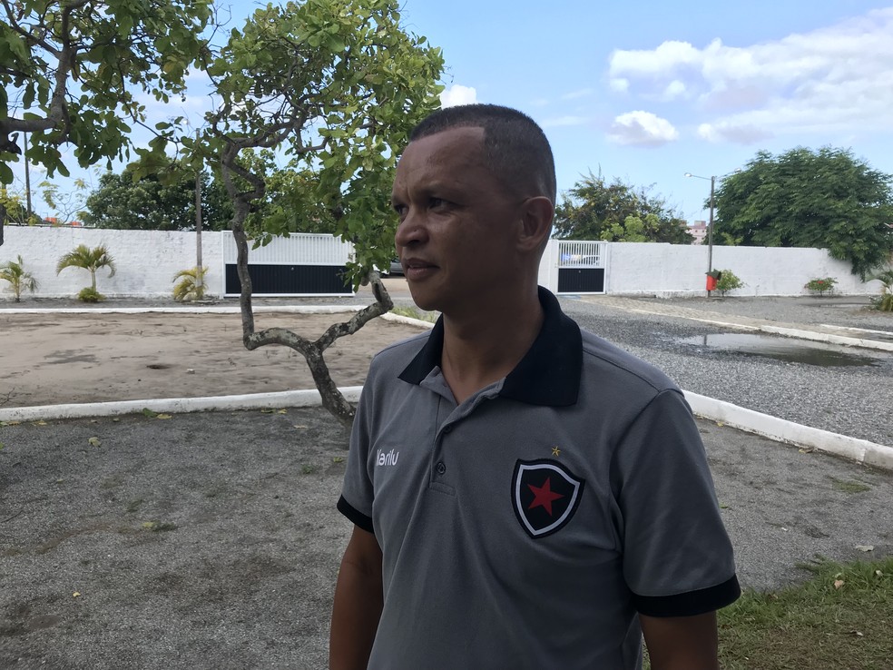 Warley atualmente é gerente de futebol do Botafogo-PB (Foto: Lucas Barros/GloboEsporte.com)