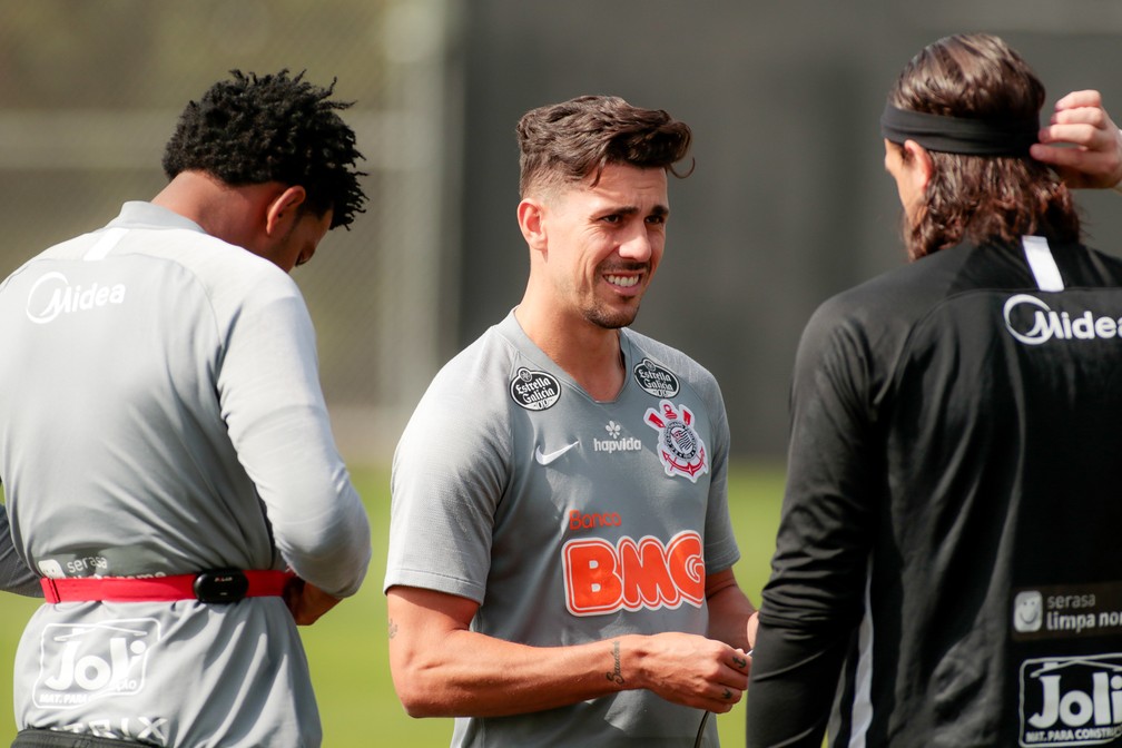 Gil, Danilo Avelar e Cássio em treino do Corinthians nesta terça-feira — Foto: Rodrigo Coca / Ag.Corinthians