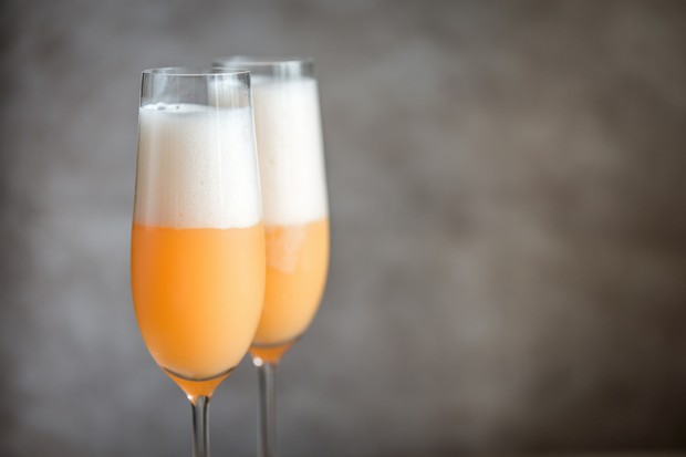 Two bellini cocktails (Foto: Getty Images/iStockphoto)