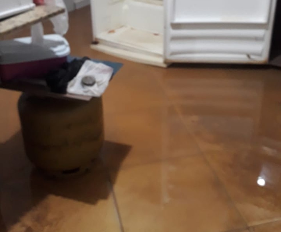 Casa foi atingida por água durante a madrugada em São José, na Grande Florianópolis — Foto: Eliana Vieira/Arquivo Pessoal