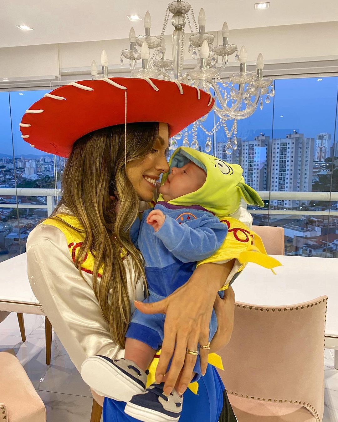 Flavia Viana com o filho (Foto: Reprodução / Instagram)