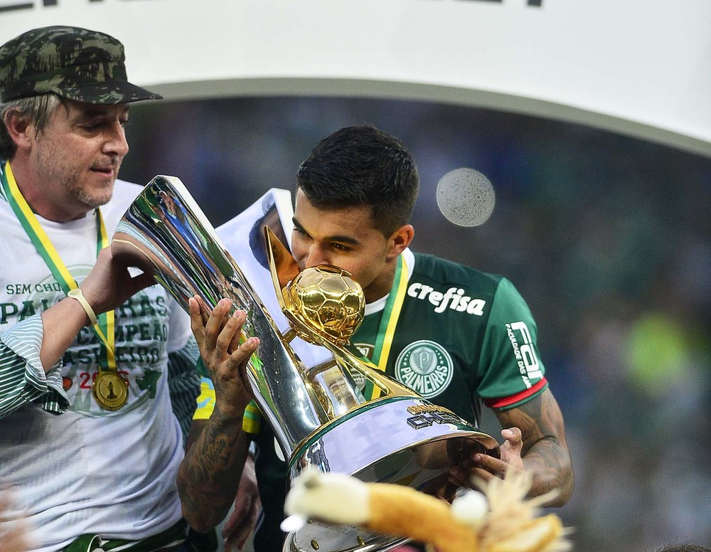 De contrato renovado, Dudu fala em fazer história no Palmeiras: 'Muito feliz'