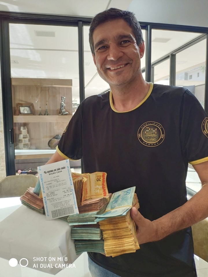 Grupo de amigos que ‘investe’ quase R$ 100 mil em loteria está entre os apostadores do próximo sorteio da Mega-Sena