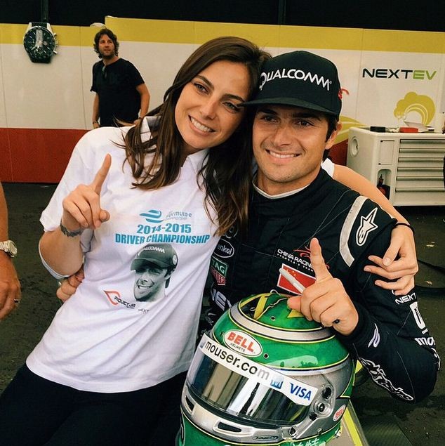 Kelly e o irmão Nelsinho Piquet: dupla roda o mundo pela Fórmula E (Foto: Reprodução/ Instagram)