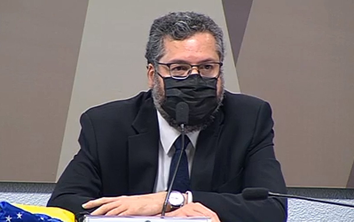 Araújo ataca Kátia Abreu para se vitimizar e buscar saída honrosa, dizem interlocutores de Bolsonaro