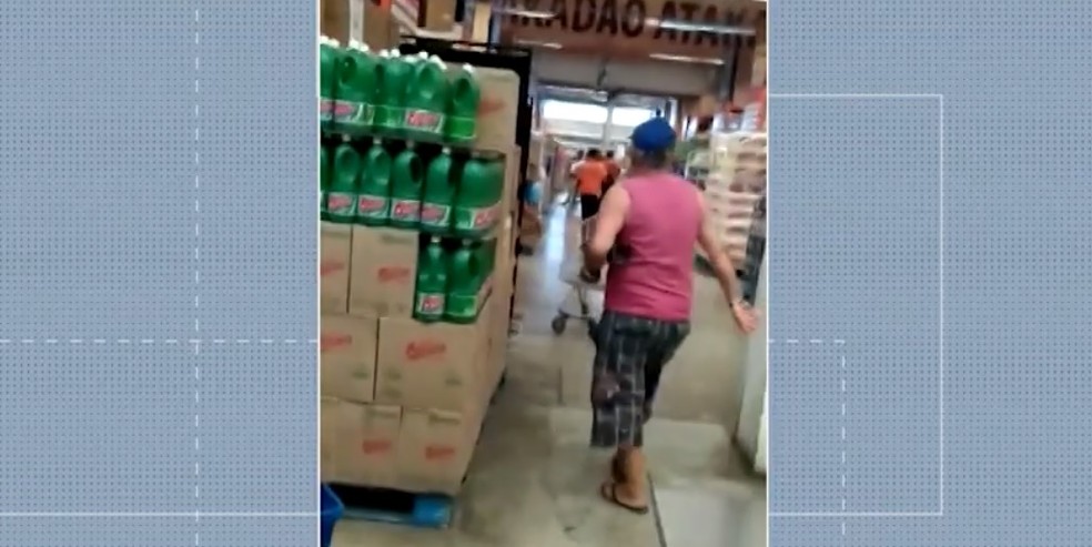 Mulher denuncia idoso por homofobia e importunação sexual em supermercado de Salvador — Foto: Reprodução/Redes Sociais