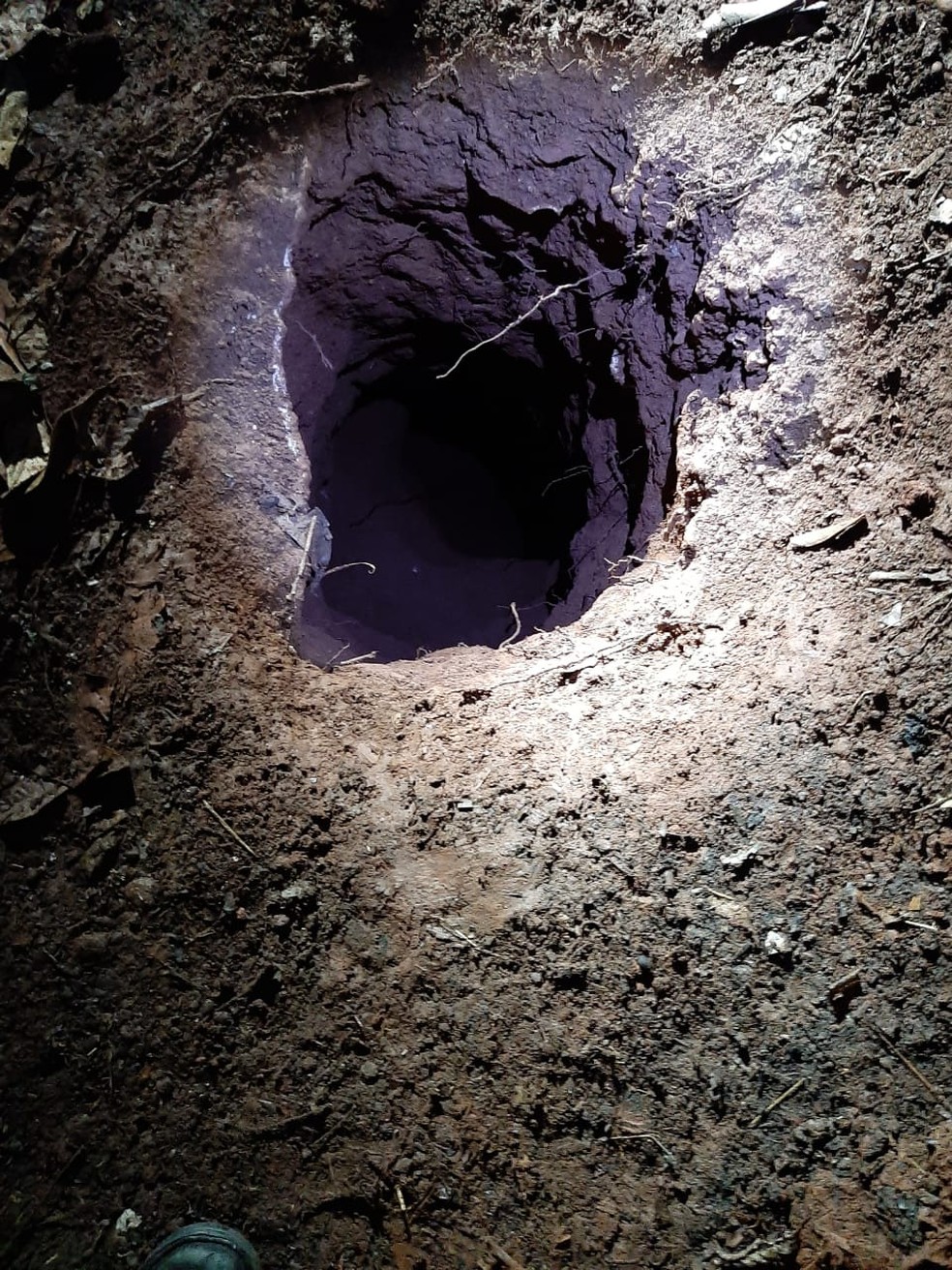 Presos fugiram após cavarem um túnel em Cambará — Foto: Divulgação