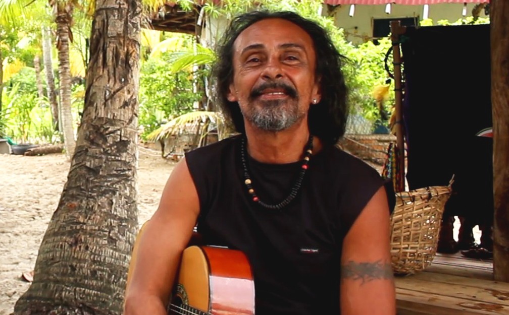 Alceu está na aldeia hippie há 35 anos — Foto: Valma Silva/G1 Bahia
