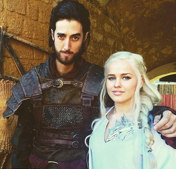 Ignacio como Daario e Rosie como Daenerys (Foto: Instagram)