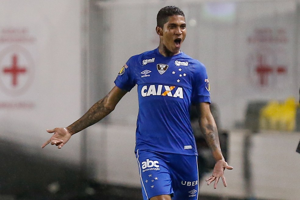 Raniel em ação pelo Cruzeiro — Foto: Marcello Zambrana/Agif/Estadão Conteúdo