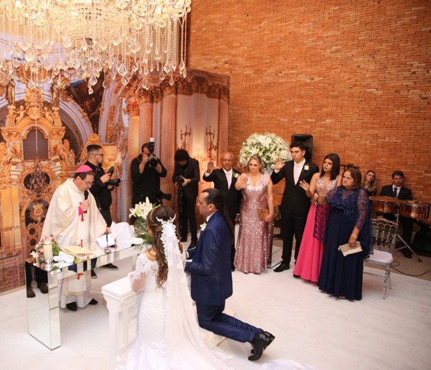 Frank Aguiar e Carol Santos se casam  (Foto: Deividi Correa / AgNews)