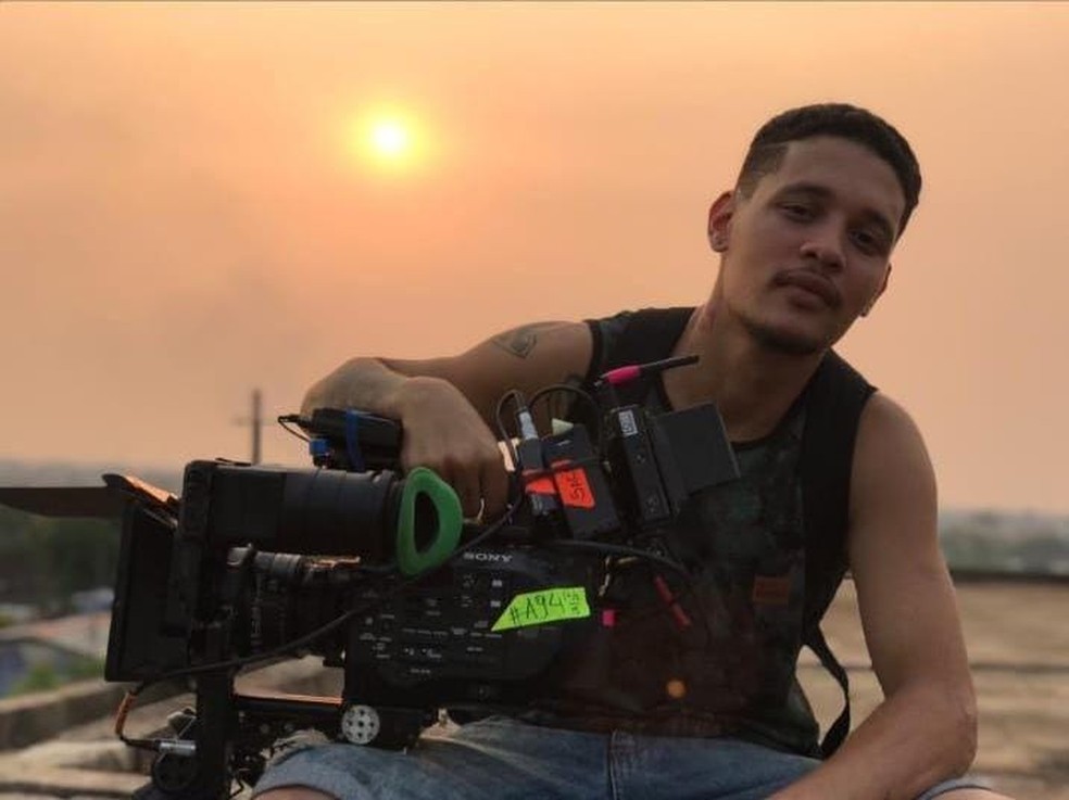 Jovem diz que encontrou na arte uma forma de conseguir  — Foto: Arquivo pessoal 