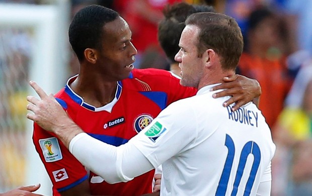 Rooney e Diaz Costa Rica x Inglaterra (Foto: Reuters)