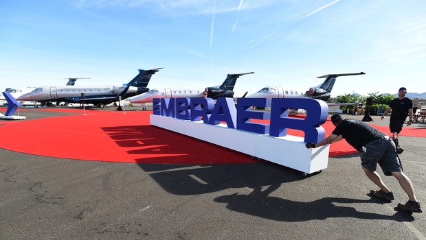 Logo da Embraer durante feira de aviação em Las Vegas 21/10/2019 (Foto:  REUTERS/David Becker)