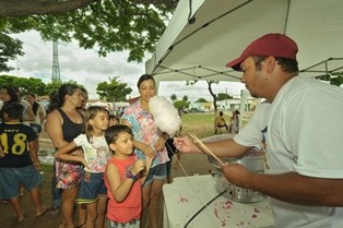 Programa 'Família na Praça' oferece serviços e lazer em Campos Altos