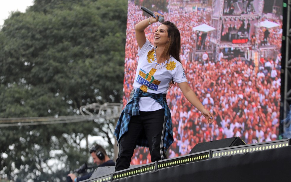 Cantora gospel Aline Barros se apresenta na Marcha Para Jesus 2019 em São Paulo — Foto: Celso Tavares/G1