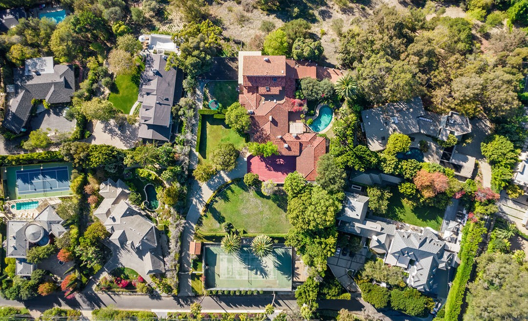 Antiga mansão de John Travolta está à venda por R$ 127 milhões  (Foto: Divulgação)