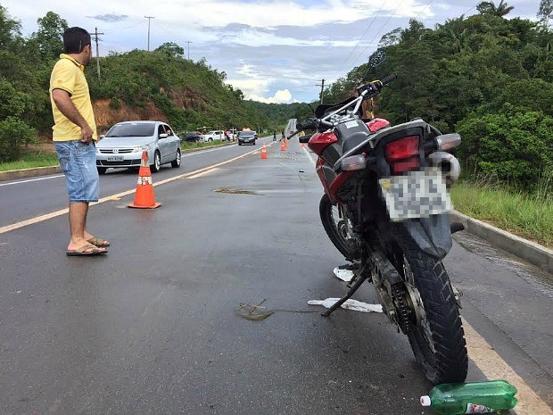 G1 - Motociclista e garupa morrem em acidente entre carro e moto