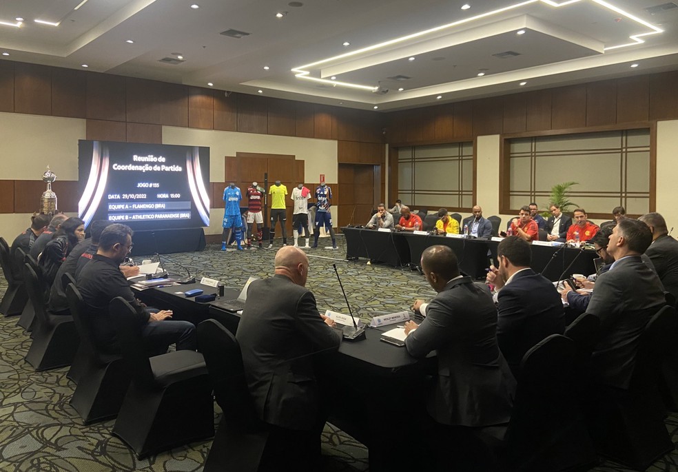 Flamengo x Athletico-PR: reuni&atilde;o de coordena&ccedil;&atilde;o e seguran&ccedil;a  &mdash; Foto: Conmebol